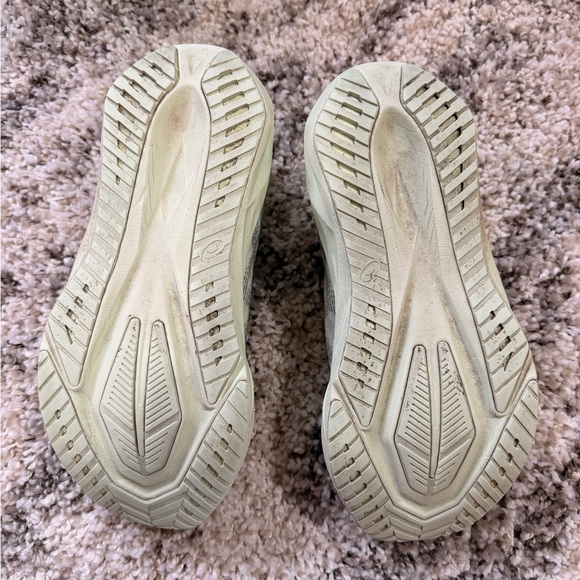 Asics Novablast women’s size 8 - Picture 3 of 4